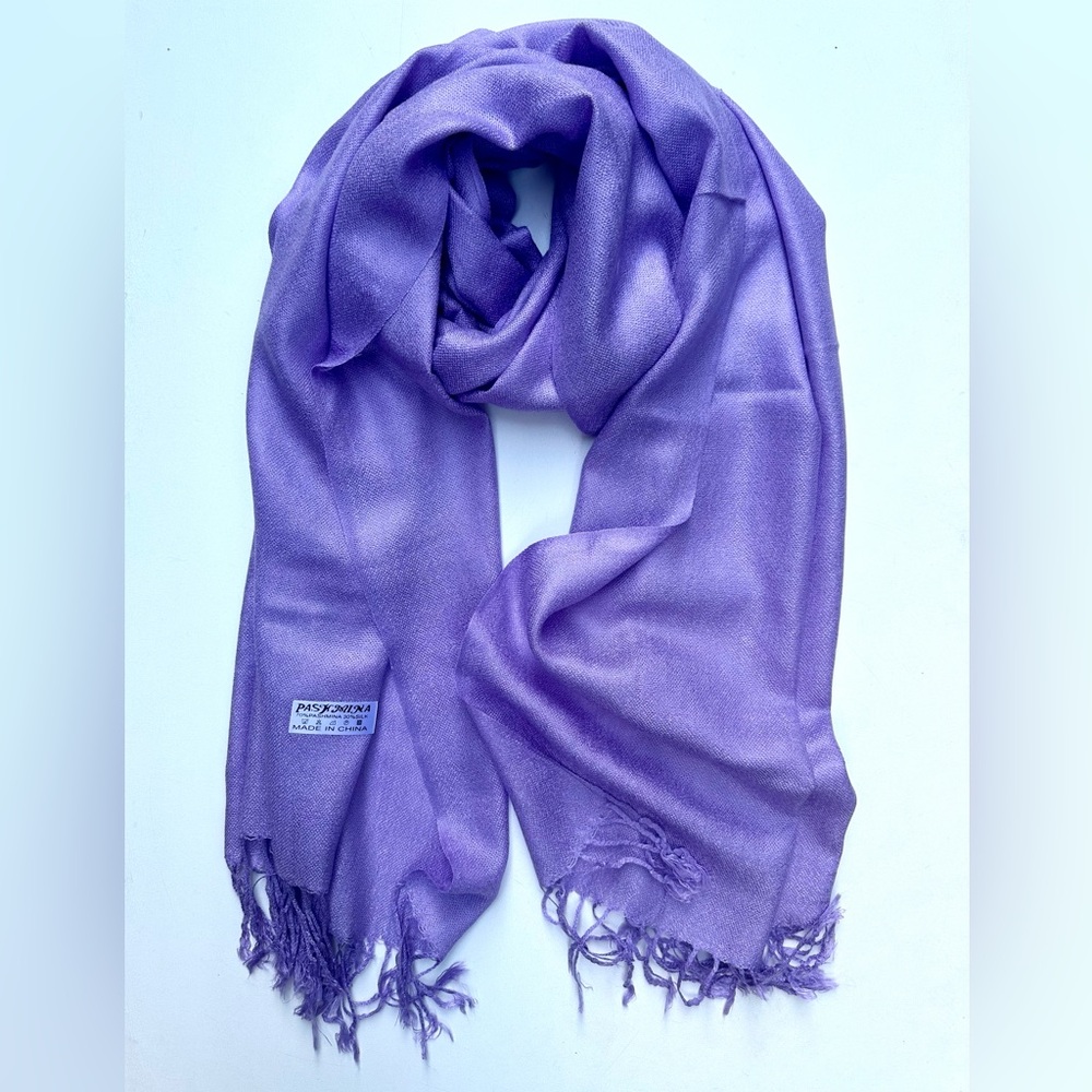 70% Pashmina & 30% Silk Like New Lavender Pashmina Shawl Wrap, 70”x27”